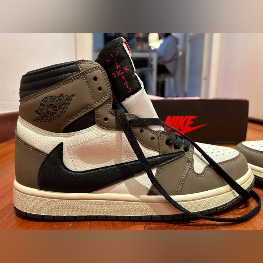 Nike air Jordan tall x Travis Scott